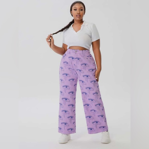 SHEIN | Curve Eye Graphic Jeans - Picture 10 of 10